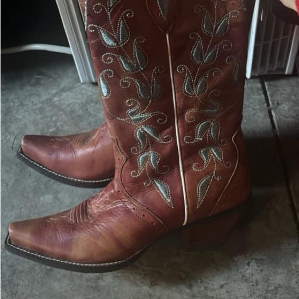 Ariat embroidered leather boot cowgirl